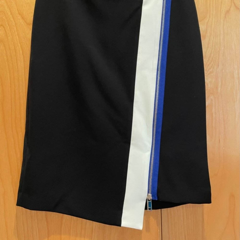 DKNY skirt. New! Full zipper.